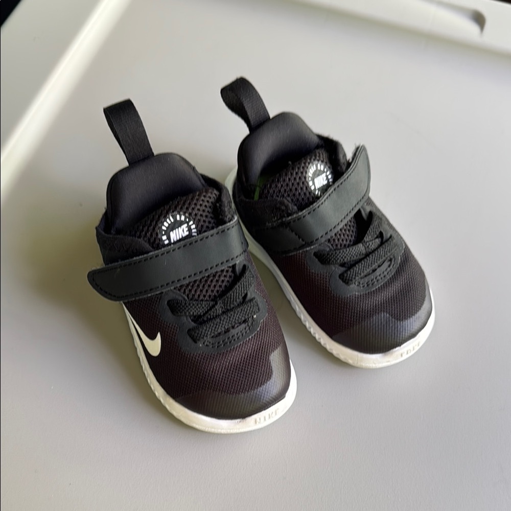 Toddler Nike Black and White Velcro Sneakers